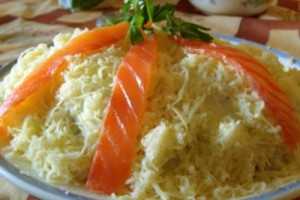Кулинарные рецепты: салаты с семгой и кальмарами