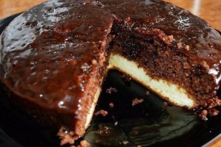 Шоколадный пирог с нежным творожным дном (в мультиварке)
