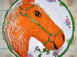 Вкусный салат в форме лошади