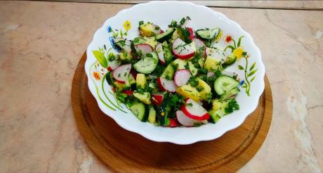 Картофельный салат с овощами и горчичной заправкой