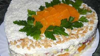 Слоеный салат с курицей, апельсинами и плавленым сыром