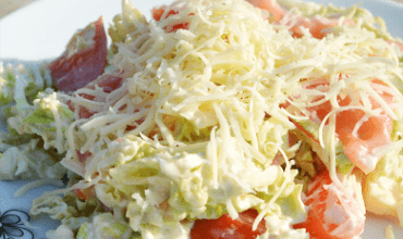 Легкий и очень вкусный салат из пекинской капусты с помидорами