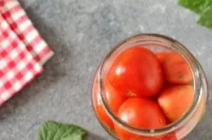 Маринованные помидоры с кинзой - фото шаг 4
