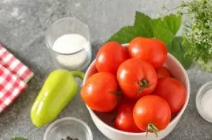 Маринованные помидоры с кинзой - фото шаг 1